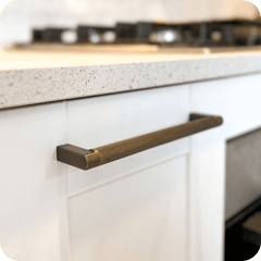 Plank Hardware Cabinetry BECKER Grooved D-Bar Handle - Antique Brass