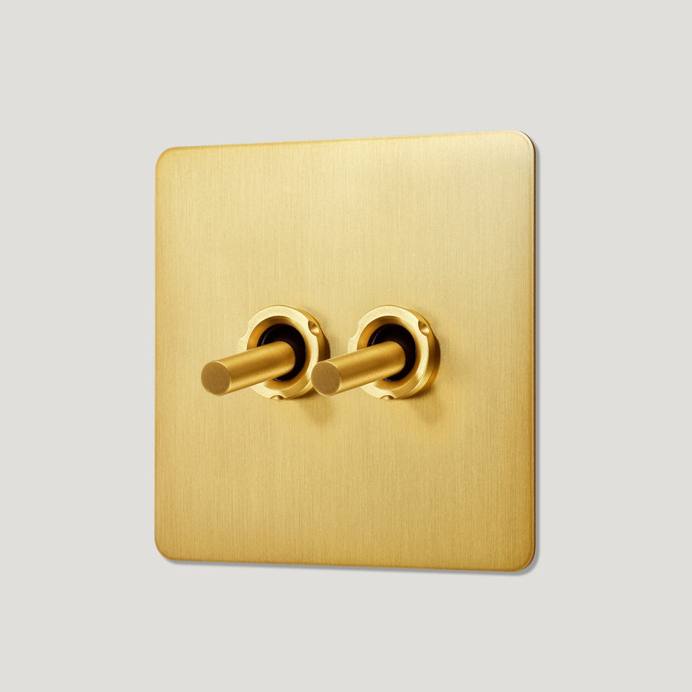 MAXWELL 2G Two Way Smooth Toggle Light Switch - Brass