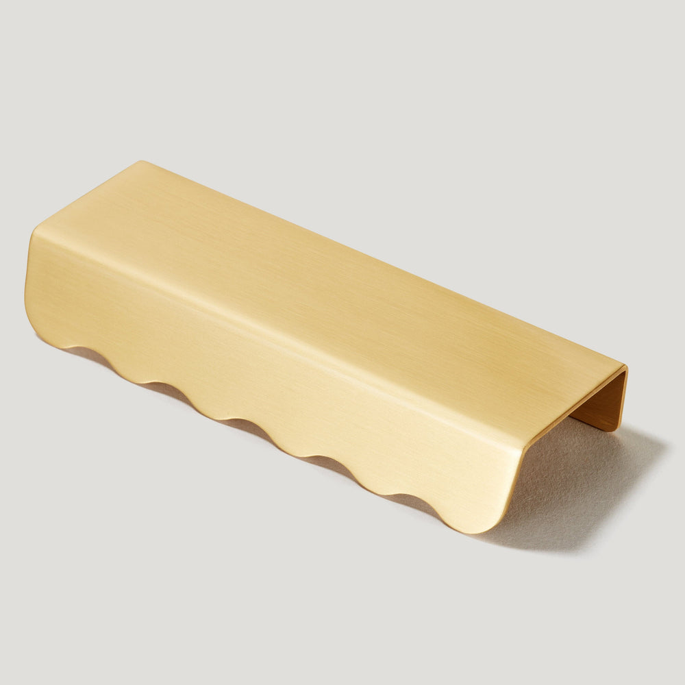 SCALLOP Edge Pull Handle - Brass