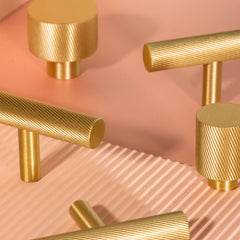 Plank Hardware Handles & Knobs SWIFT Swirled Knob - Brass